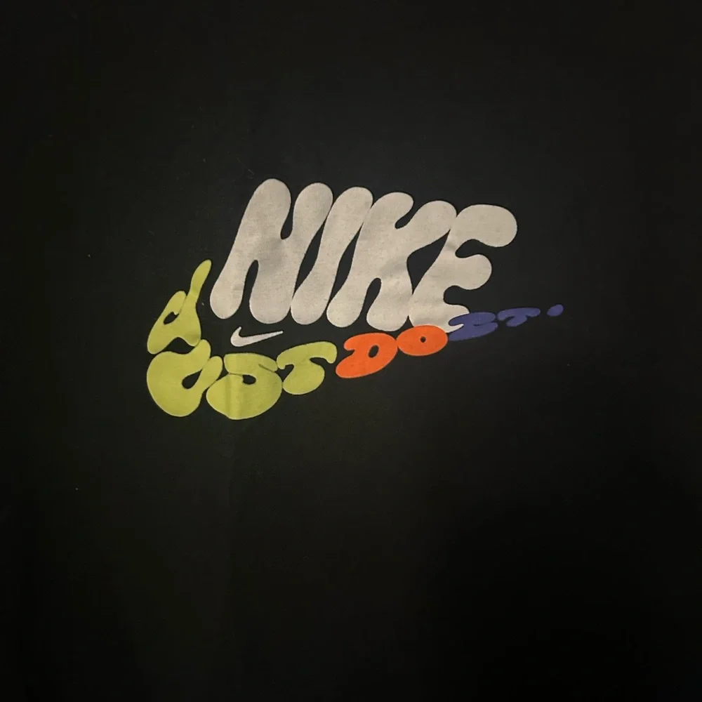 Nike T-Shirt - black round neck chest logo short sleeve
